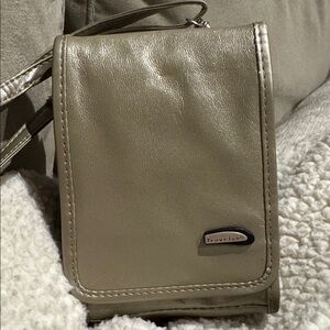 Travelon Leather gold silvery Crossbody Bag antitheft travel nwot  vacation